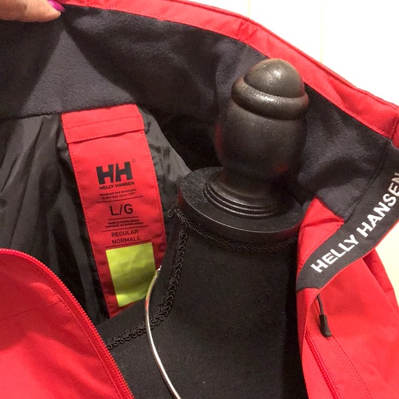 Ladies Red Helly Hansen Crew MidLayer hooded Jacket. smoke free and pet free - Picture 6 of 7